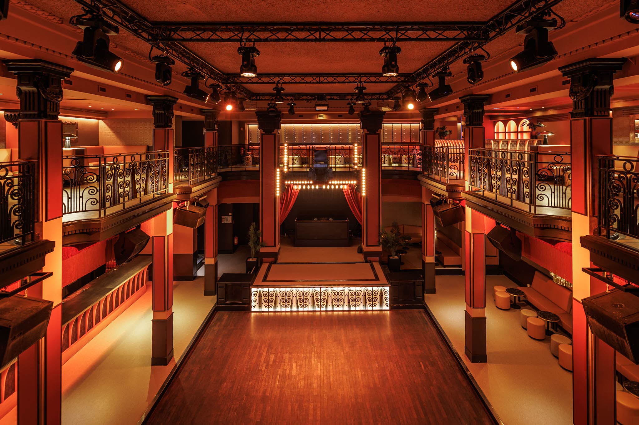 Privatisation, Le Club Haussmann, Paris 9ème