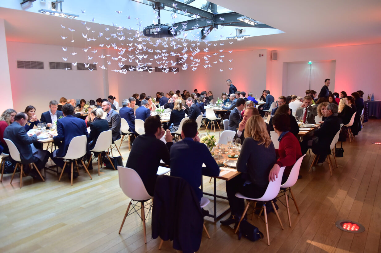 WORKSTATION_Repas assis-2