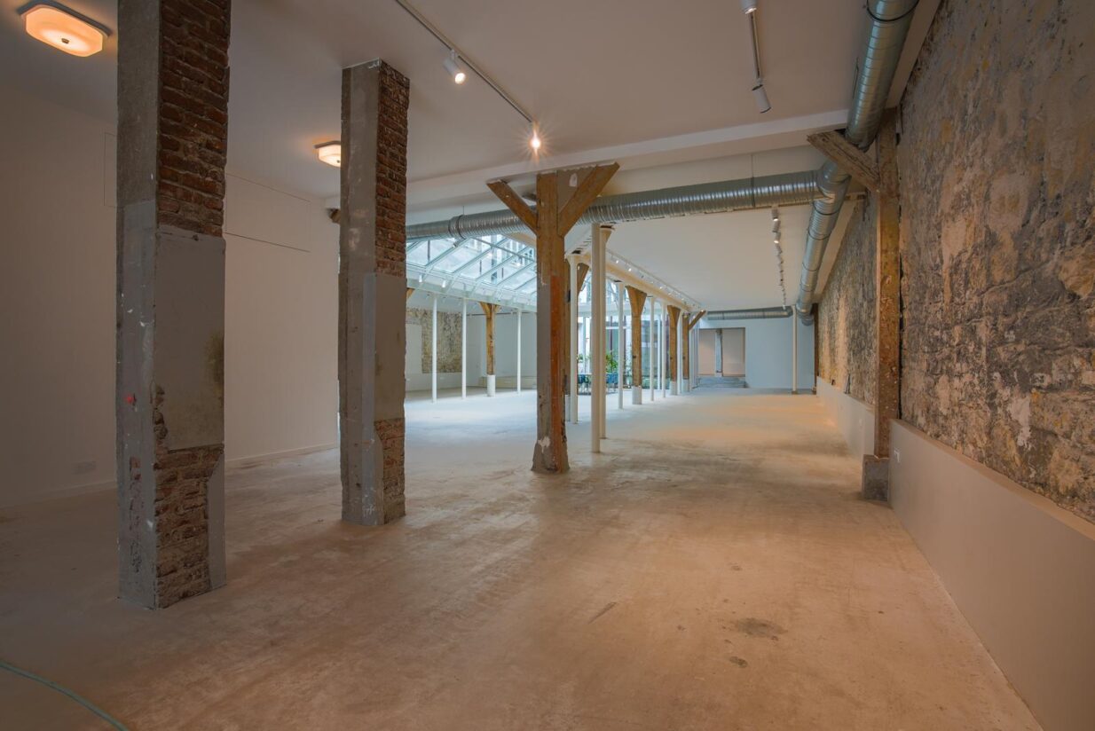 Privatisation/ Location, Le Cheval Blanc, Paris 11e