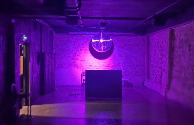 L’Usine Deguerry : un écrin brut pour une soirée folk-rock inoubliable