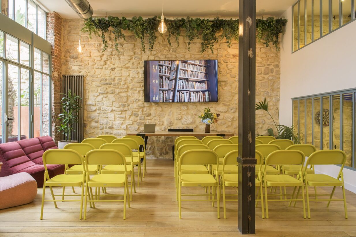 Le Loft L'Étiquetterie : 255 m² privatifs à Paris 10e pour vos événements pro (80 pers.). Manufacture historique, verrière 5m, speakeasy secret. Séminaires, cocktails et soirées d'entreprise.